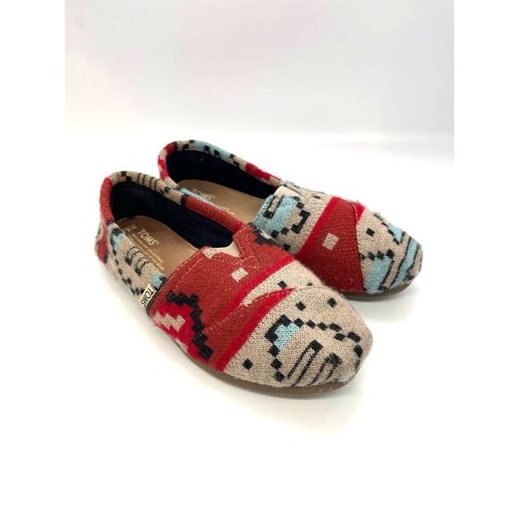 Toms Southwestern Design Knit Slip on Flats Red Tan Black Blue Size 8.5 - Picture 1 of 7
